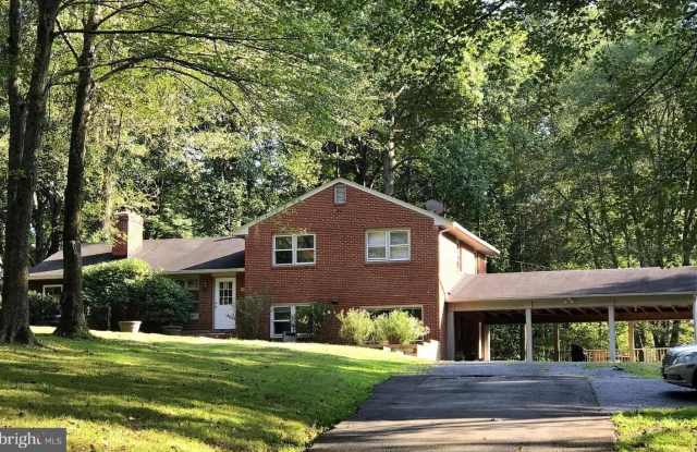 10209 BEACH MILL RD - 10209 Beach Mill Road, Great Falls, VA 22066