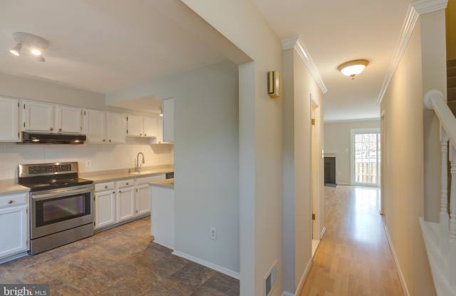 3206 SILVERSTONE COURT Gallery 3