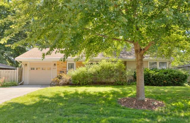 NEWLY UPDATED!! 3 Bedroom, 2 Bathroom Home in Des Moines! photos photos