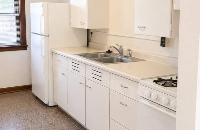 AVAILABLE SEPTEMBER 1ST EKEN PARK 2 BEDROOM | ONE MONTH FREE!! Gallery 4