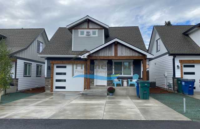 Beautiful 972 Square-Foot Custom Craftsman Home in Coeur d'Alene with 2 Bedrooms and 1.5 Bathrooms! photos photos