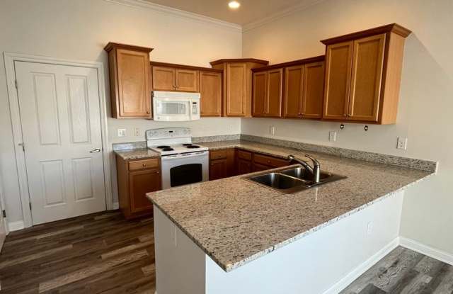 2 Bedroom, 2 Bathroom Condo in The Woods at Sugar Run – New Albany - 6897 Rothwell Street, Columbus, OH 43054
