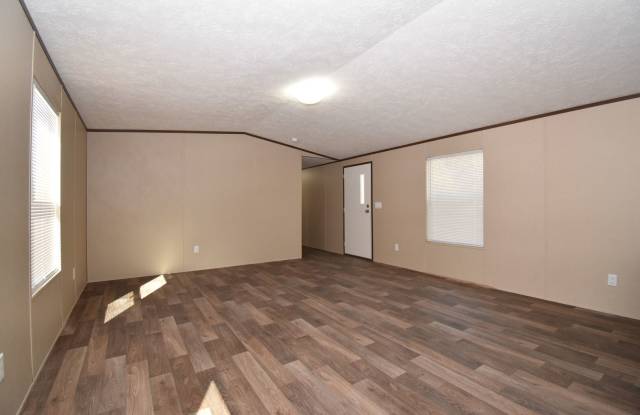 3 Bed, 2 Bath Mobile Home! Gallery 4