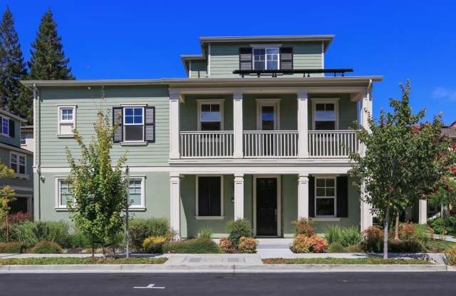 GORGEOUS MODERN HOME w/ Solar Panels - Minutes from GooglePlex Gallery 1