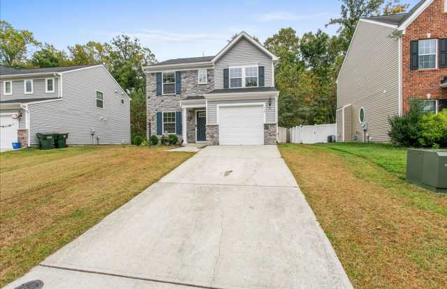 Fresh Paint & Private Wooded Yard in York County! Gallery 1
