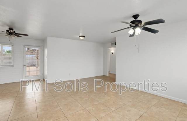4672 North 30th Drive Gallery 3