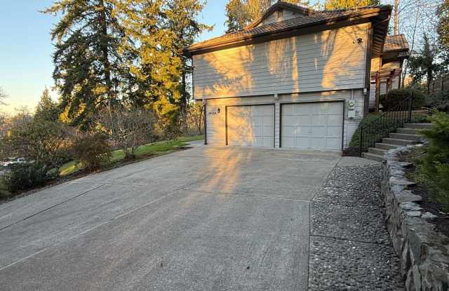 Spacious Mukilteo Home with Stunning Outdoor Living and Lush Landscaping photos photos
