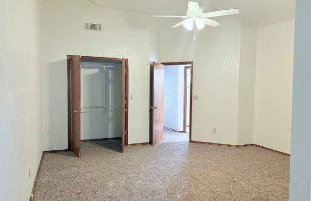 Two bedroom townhouse close to Campus! Gallery 4