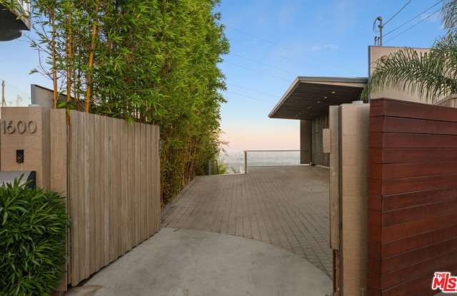 1600 Viewmont Dr Gallery 4