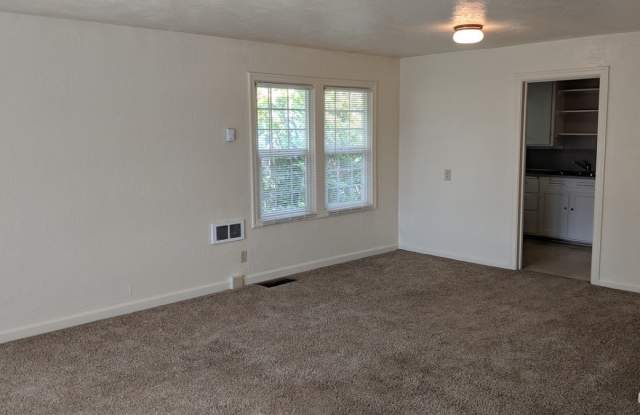 Nice 2 bed/1 bath located in the Whiteaker district photos photos