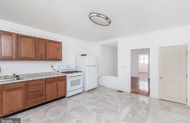 3616 E LOMBARD STREET Gallery 2