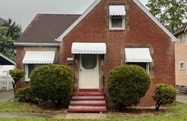 Spacious 3-Bedroom, 2-Bath Bungalow with Garage in Garfield Heights photos photos