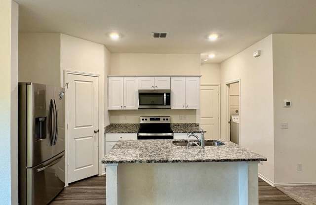 FALL SPECIAL: $300 OFF! NEW 3 Bed 2 Bath w/Washer & Dryer Gallery 4