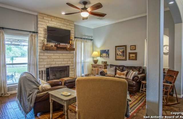 954 RIVER ROCK Gallery 3