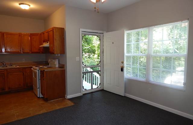 2874 Sylvan Rd Unit B Gallery 2