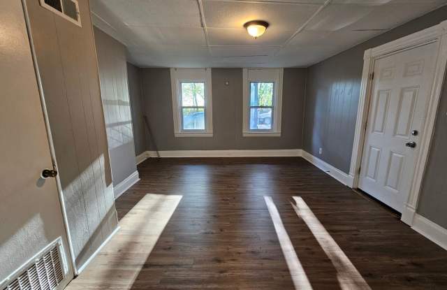 Newly updated 1st floor 1 bedroom apartment for rent! photos photos