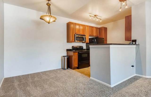 Beautiful 2 Bed/2 Bath Condo with Private Balconies, Pool Access & Golf Course Community Gallery 3