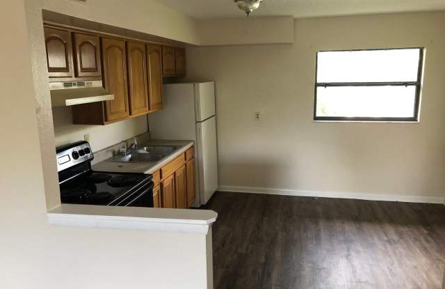 NICE 2BR/1BA Top Floor Apartments! Water  Sewer included! NO APPLICATION FEE! photos photos