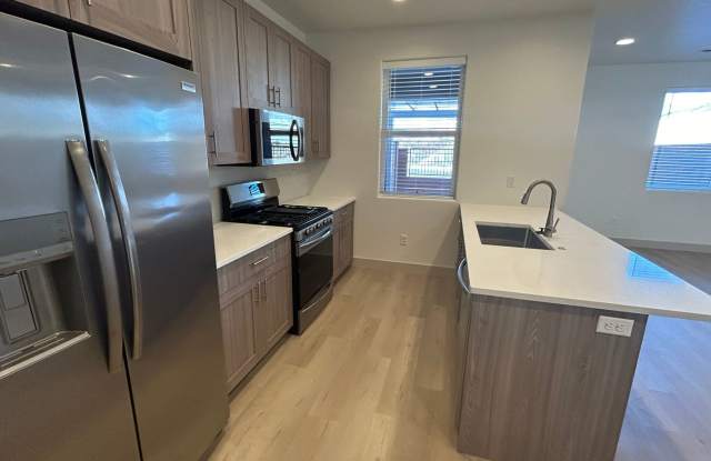 3 Bed, 2.5 Bath, 2 Car Garage For Rent! Gallery 1
