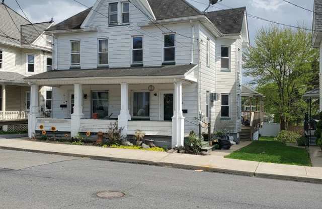 Slate Belt 3 Bedroom 1.5 Bath Home in Pen Argyl PA photos photos