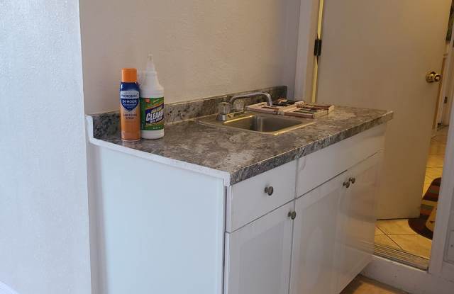 ROOM WITH PRIVATE ENTRANCE AND BATHROOM IN DELTONA UTILITIES INCLUDED photos photos