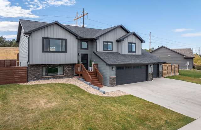 4 BED | 3 BATH | TRIPLE CAR GARAGE | SOUTH | PET NEGOTIABLE Gallery 3