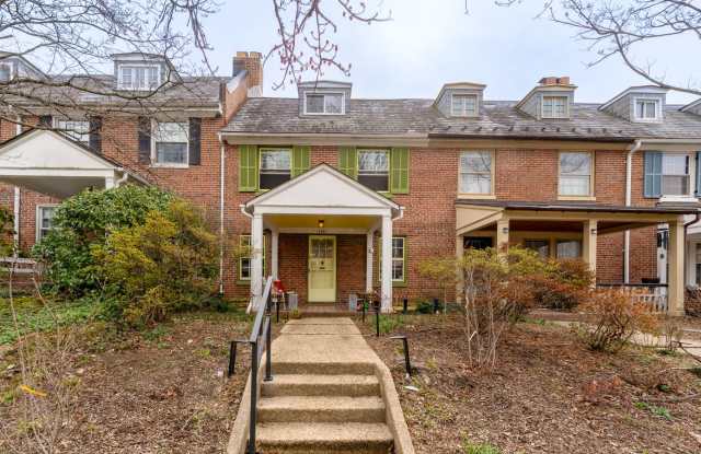 Oakenshawe 5-Bedroom, 2-Bathroom Home Close to Johns Hopkins photos photos