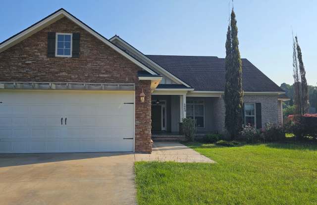 Beautiful home in Carlton Ridge S/D - 5049 Carlton Ridge Circle, Lowndes County, GA 31602