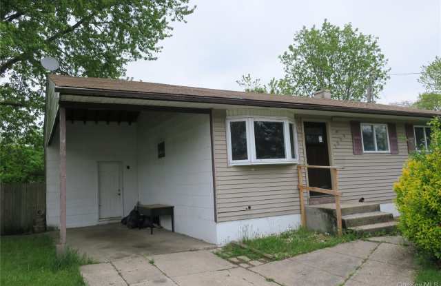 1703 Manatuck Boulevard Gallery 2