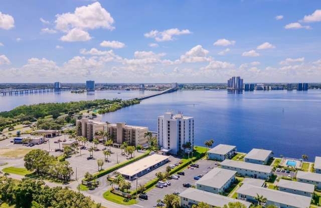 3344 N Key Drive unit: 6 - 3344 North Key Drive, North Fort Myers, FL 33903