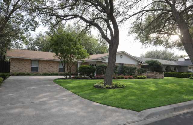 Spacious 4 bedroom 2 bath home in Camelot II photos photos