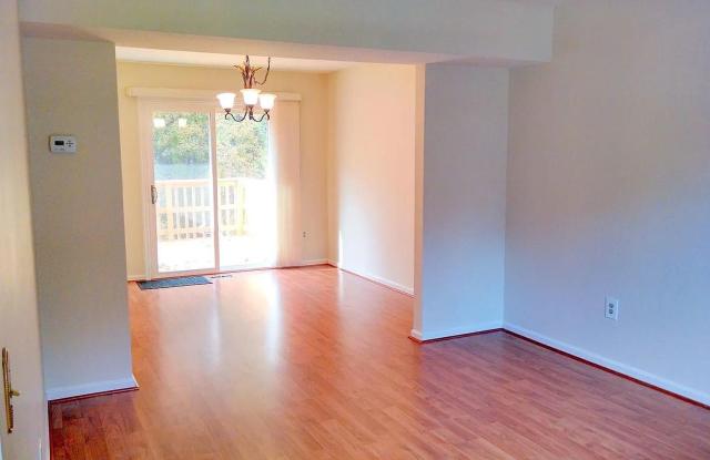 3-Bedroom Timonium Townhome with Finished Basement, Fireplace & Deck Gallery 3
