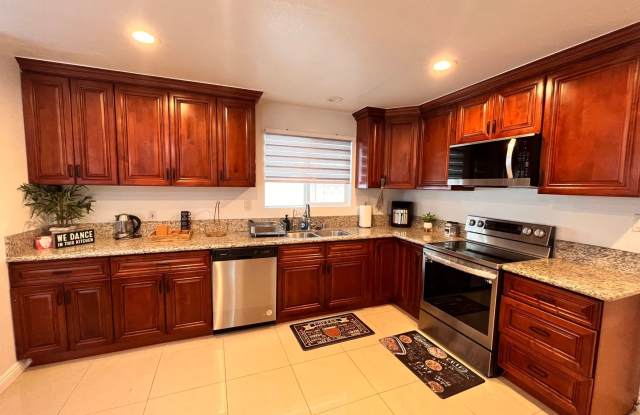 Beautiful 3-Bedroom, 2-Bathroom Home in Westminster – All Utilities Included! photos photos