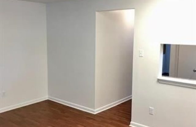 2500 VIVIAN Street Gallery 4