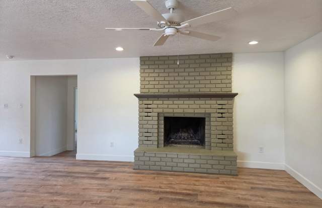 Fully Remodeled Three Bedroom Home! Gallery 3