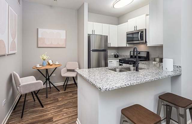 Woodlake Apartments Gallery 4