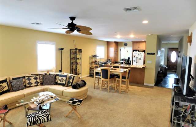 Gorgeous 3 Bedroom / 2 Bath House for Rent Gallery 3