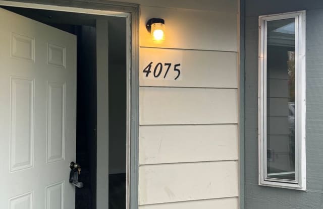 4077 Southway Lp - 4077 Southway Loop, Springfield, OR 97478