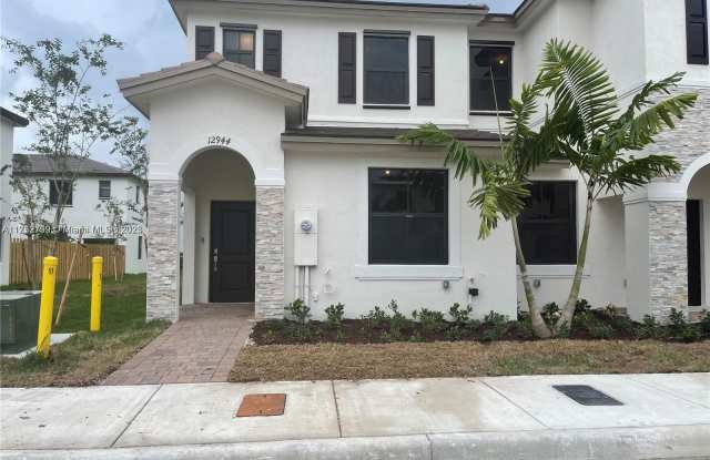 12944 SW 233rd Ter photos photos