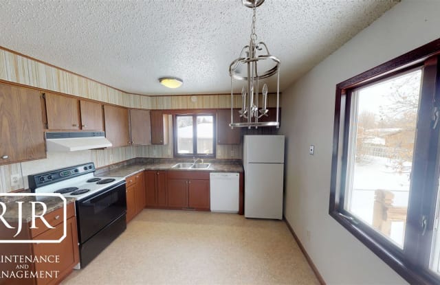 1409 S Washington St - 1409 South Washington Street, Bismarck, ND 58504