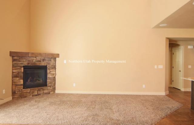 2135 W Carson Gallery 3