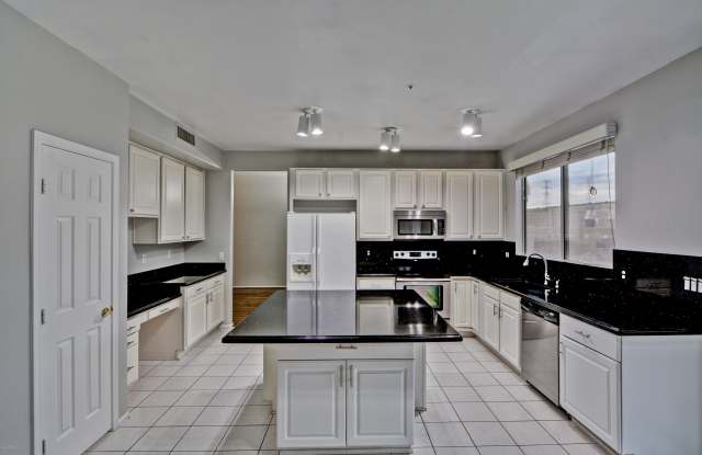 10220 E Meadow Hill Drive Gallery 4