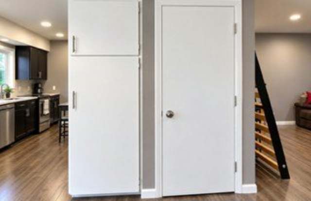 1087 Whitney Drive Gallery 4