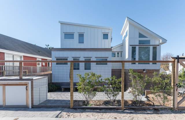 64 Bungalow Walk photos photos