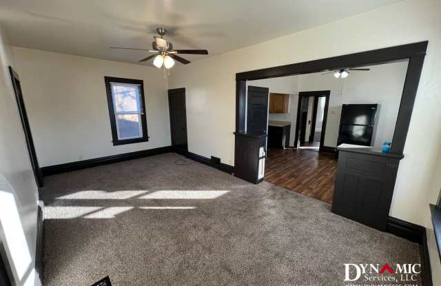 3 Bedroom, 1 Bathroom Single Family House Downtown Gallery 4