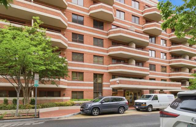 West End Two Bedroom W/Garage Parking Included - 2301 N Street Northwest, Washington, DC 20037