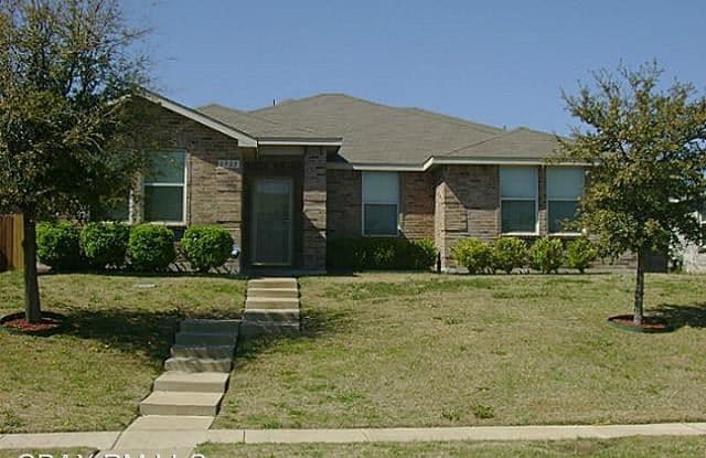 2925 Rising Crest Dr - 2925 Rising Crest Drive, Lancaster, TX 75134