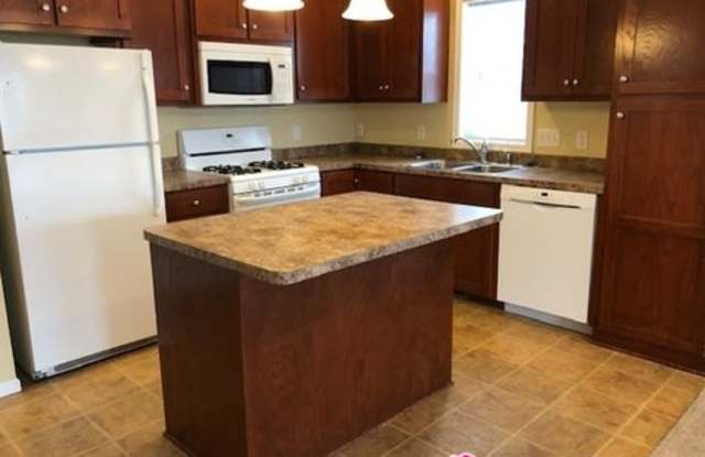 3012 Cottage Lane N Gallery 3