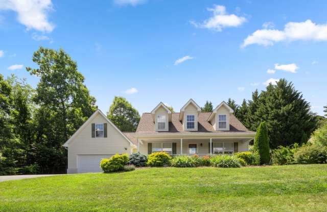 Lovely Two-Story Home in Weaverville photos photos