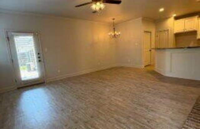 6105 73rd Street Gallery 3